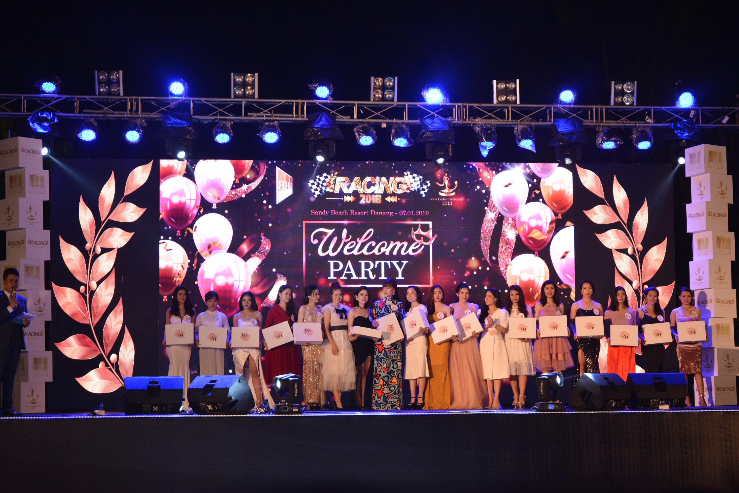 Xu hướng chụp ảnh year end party 2025-2026: Doanh nghiệp nào cũng nên biết