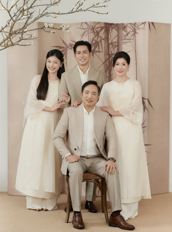 Chụp ảnh gia đình áo dài – Xu hướng kỷ niệm đang lên ngôi