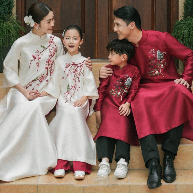 Chụp ảnh gia đình áo dài – Xu hướng kỷ niệm đang lên ngôi